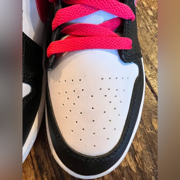 Nike Air Jordan 1 mid PS “White/Very Berry “ Kids Sneakers size 3Y - Picture 5 of 10